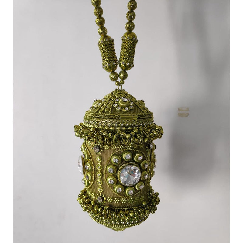 Embrayage en métal perlé de style indien fait à la main