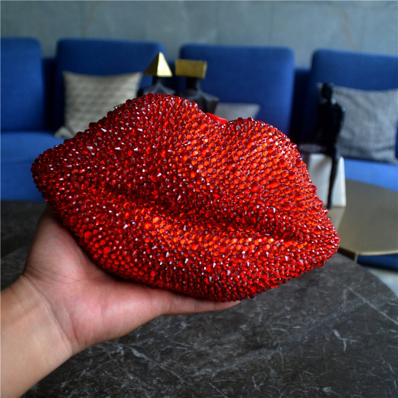 Pochette en forme de lèvre rouge