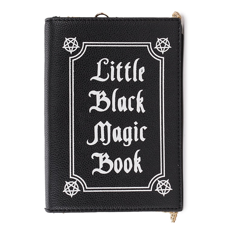 Bolsa em formato de livro de magia negra