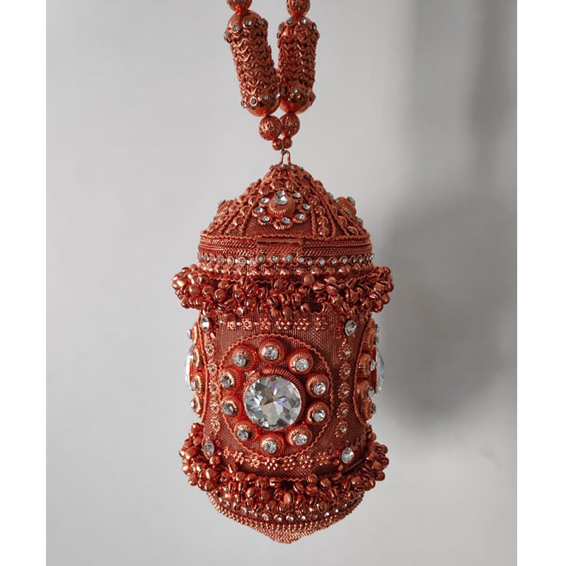Embrayage en métal perlé de style indien fait à la main