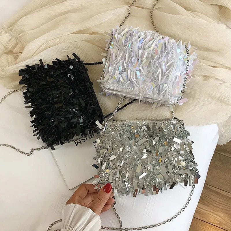 Bolsa com borla de strass e lantejoulas