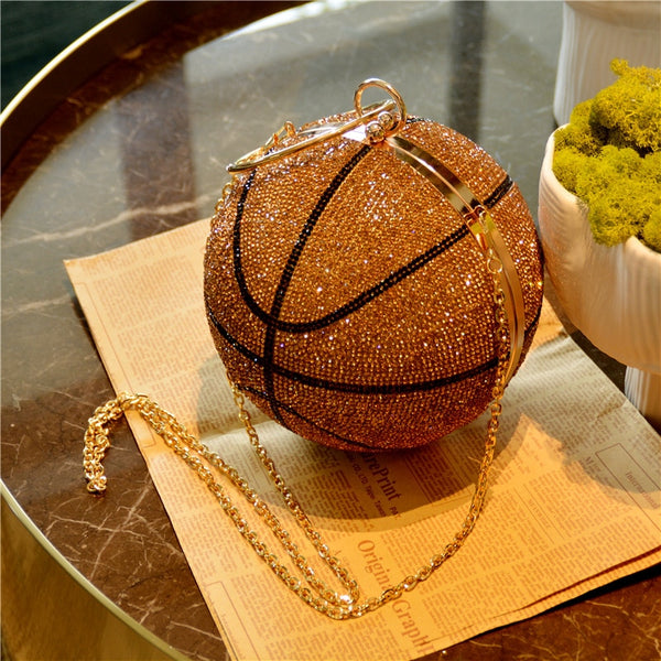 Embreagem dourada em formato de bola de basquete