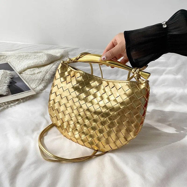 Bolsa de tricô com alça dourada